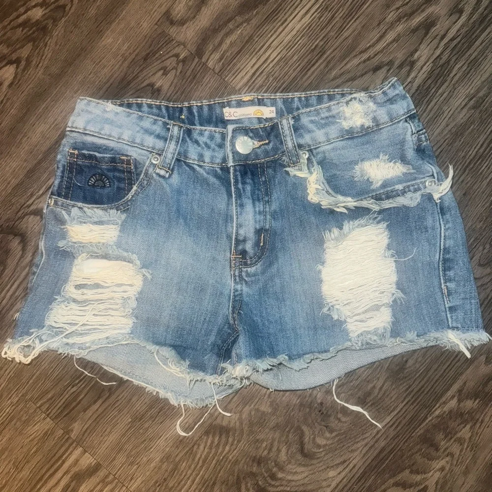 C&C Women’s distressed shorts size 24​​​ - Picture 6 of 7